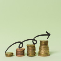 Сергей Пляскота: Профицит в 3,7 млн б/с: почему нефти много, а топливо на заправках дорожает