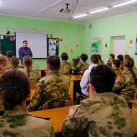 В Йошкар-Оле росгвардеец познакомил школьников с профессией кинолога