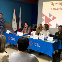 Сотрудники Росгвардии рассказали жителям Йошкар-Олы о службе, льготах и возможности поступления в ведомственные вузы