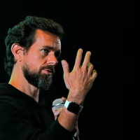 Акции Block взлетели после того, как Jack Dorsey сделал ставку на ИИ и объявил о сокращении тысяч сотрудников