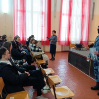 Студенты Йошкар-Олинского технологического колледжа познакомились со службой сотрудников Росгвардии