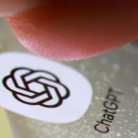 Акции онлайн‑туризма выросли после новости о том, что OpenAI отказалась от прямых покупок в ChatGPT