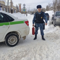 Судебный пристав помог водителю загоревшейся грузовой машины