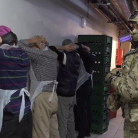 В Новосибирске при сопровождении спецназа Росгвардии прошел рейд по линии незаконной миграции