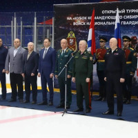 В Новосибирске в преддверии юбилея ведомства стартовал турнир по хоккею на Кубок командующего Сибирским округом Росгвардии