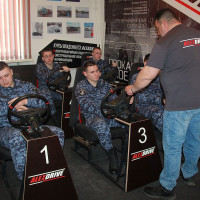 В Новосибирске сотрудники вневедомственной охраны Росгвардии изучили основы безопасного вождения