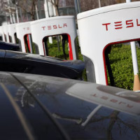 Поставки Tesla могут снизиться в первом квартале на фоне ослабления спроса на электромобили