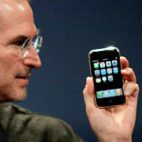 Apple отмечает 50-летие &mdash; путь от гаражного стартапа до одного из крупнейших технологических гигантов мира