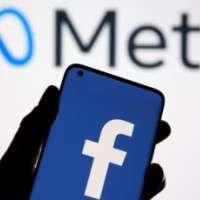 Meta увольняет сотни сотрудников в рамках перестройки на ИИ