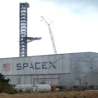 SpaceX запускает монтаж оборудования на заводе в Техасе для производства чипов