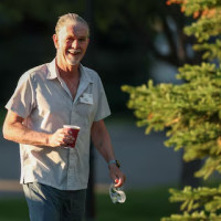 Сооснователь Netflix Рид Хастингс покинет совет директоров компании в июне 2026 года