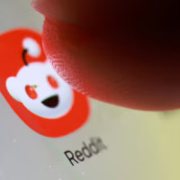 Reddit отчитался о сильном росте выручки благодаря ИИ-рекламе, но дал осторожный прогноз