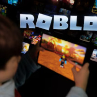 Акции Roblox обрушились после снижения прогноза &mdash; меры безопасности замедляют рост пользователей