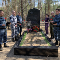 Судебные приставы Марий Эл посетили подшефное воинское захоронение