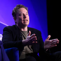 Илон Маск заявил, что SpaceX не заключала долгосрочную сделку с Anthropic по аренде AI-мощностей