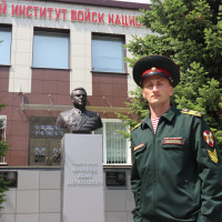 Курсант Новосибирского военного института Росгвардии оказал первую помощь попавшему в ДТП мотоциклисту