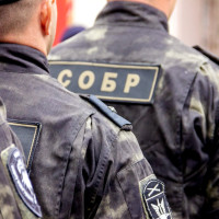 В Марий Эл при силовой поддержке СОБР «Берсерк» Росгвардии задержана молодая пара, подозреваемая в сбыте мефедрона, гашиша и марок с ЛСД