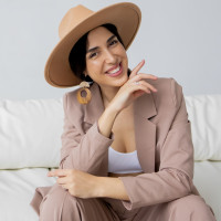 Илона Сахар